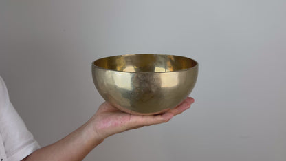 Grounded Song Tibetan Singing Bowl – G3 & C6 – 19 cm – SB-061