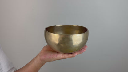 Luminous-Tone Hand-Beaten Tibetan Singing Bowl – C♯4 & F♯6 | SB-010