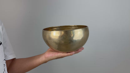 Full Moon Hand-Beaten Tibetan Singing Bowl – E3 & A5 | SB-002