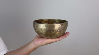 Focused-Resonance Hand-Beaten Tibetan Singing Bowl – G4 & C7 | SB-030