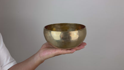 Brilliant-Echo Hand-Beaten Tibetan Singing Bowl – E4 & G♯6 | SB-039